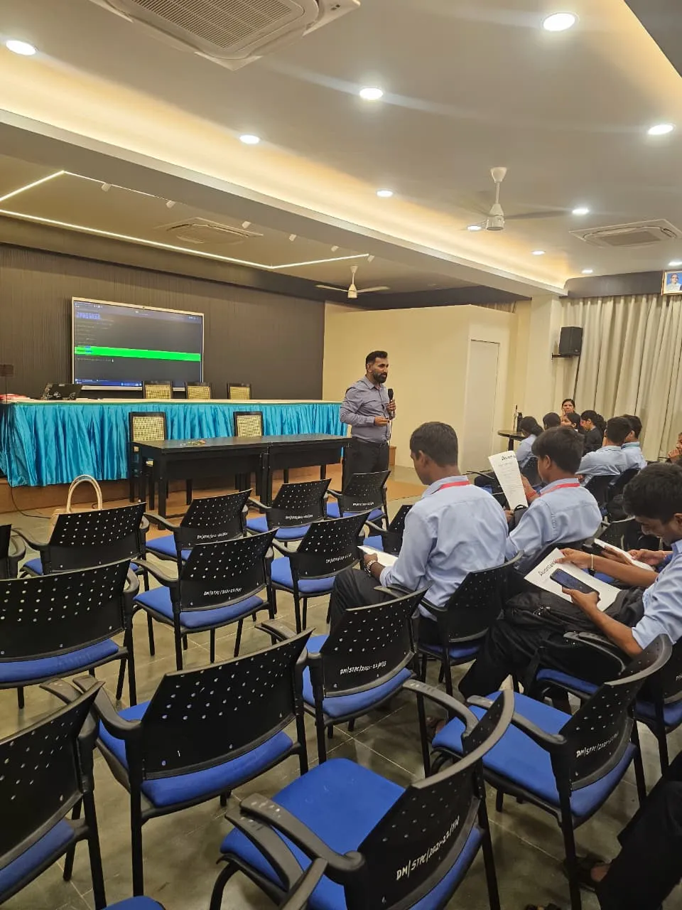 Interactive threat identification exercise at Avanteia Cybersecurity Awareness Seminar Dnyanprassarak Mandal's College